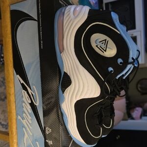 Authentic Nike Black and Blue Athletic Shoes with Dynamic Design